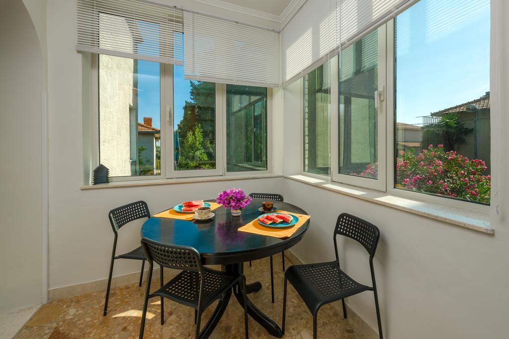 Garden Apartment Kastela Room photo