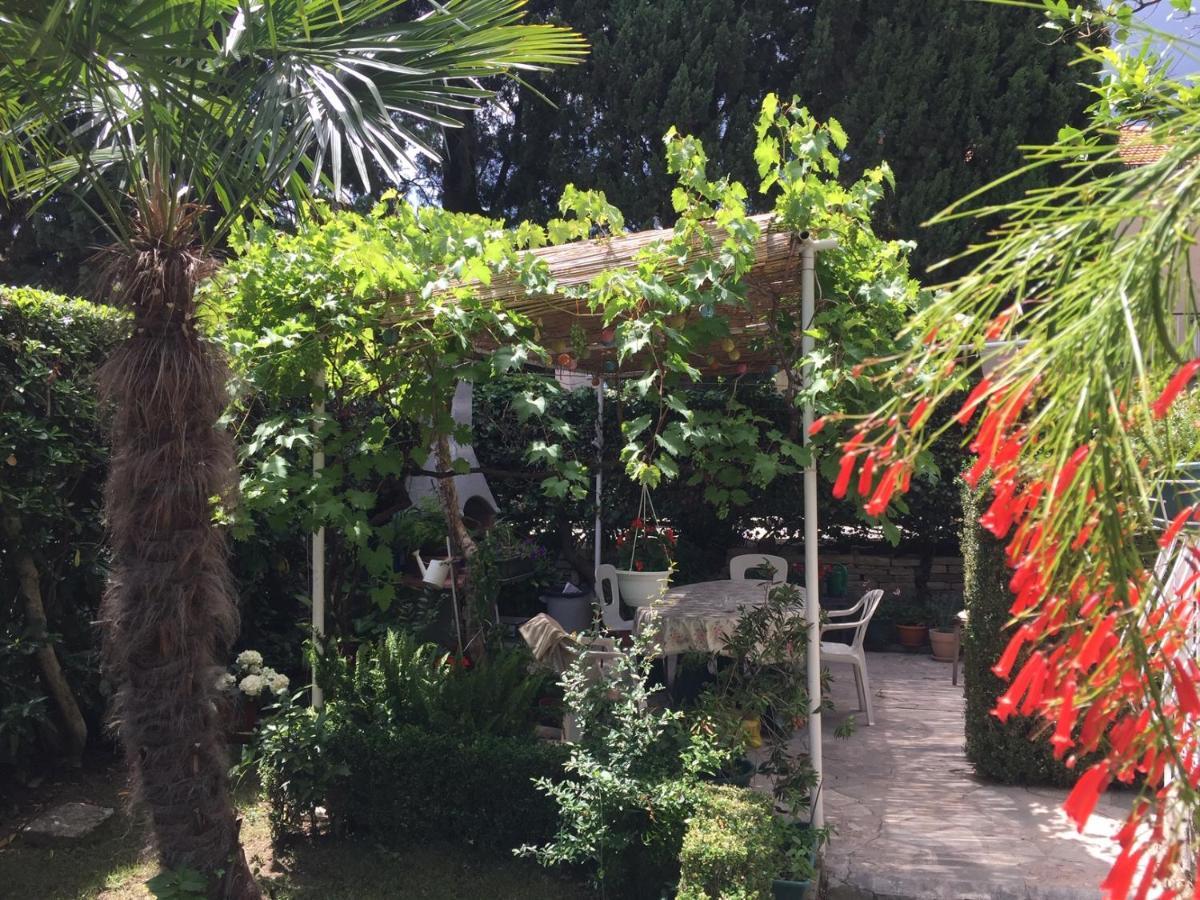 Garden Apartment Kastela Exterior photo